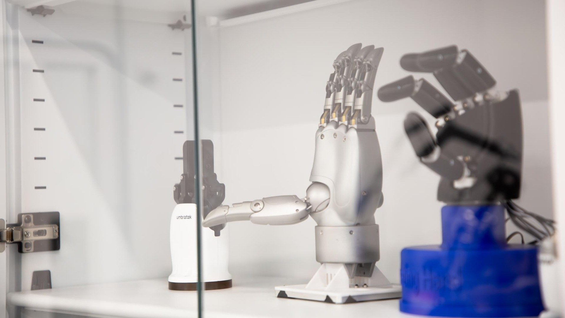 Researchers find consistency improves robot dexterity learning