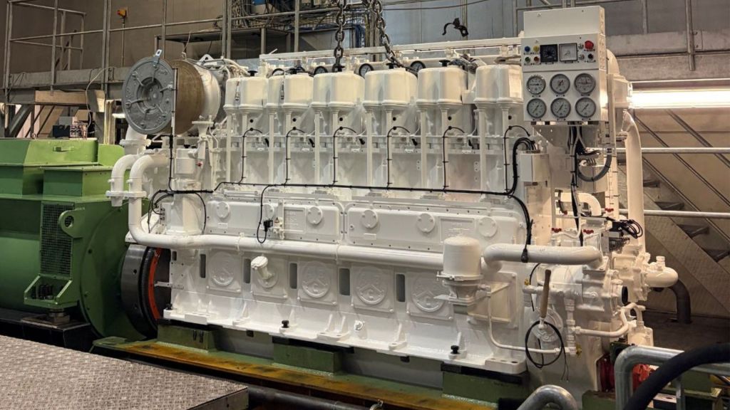 World’s first 100% hydrogen-fuelled marine engine delivering 2670kW power gets class approval