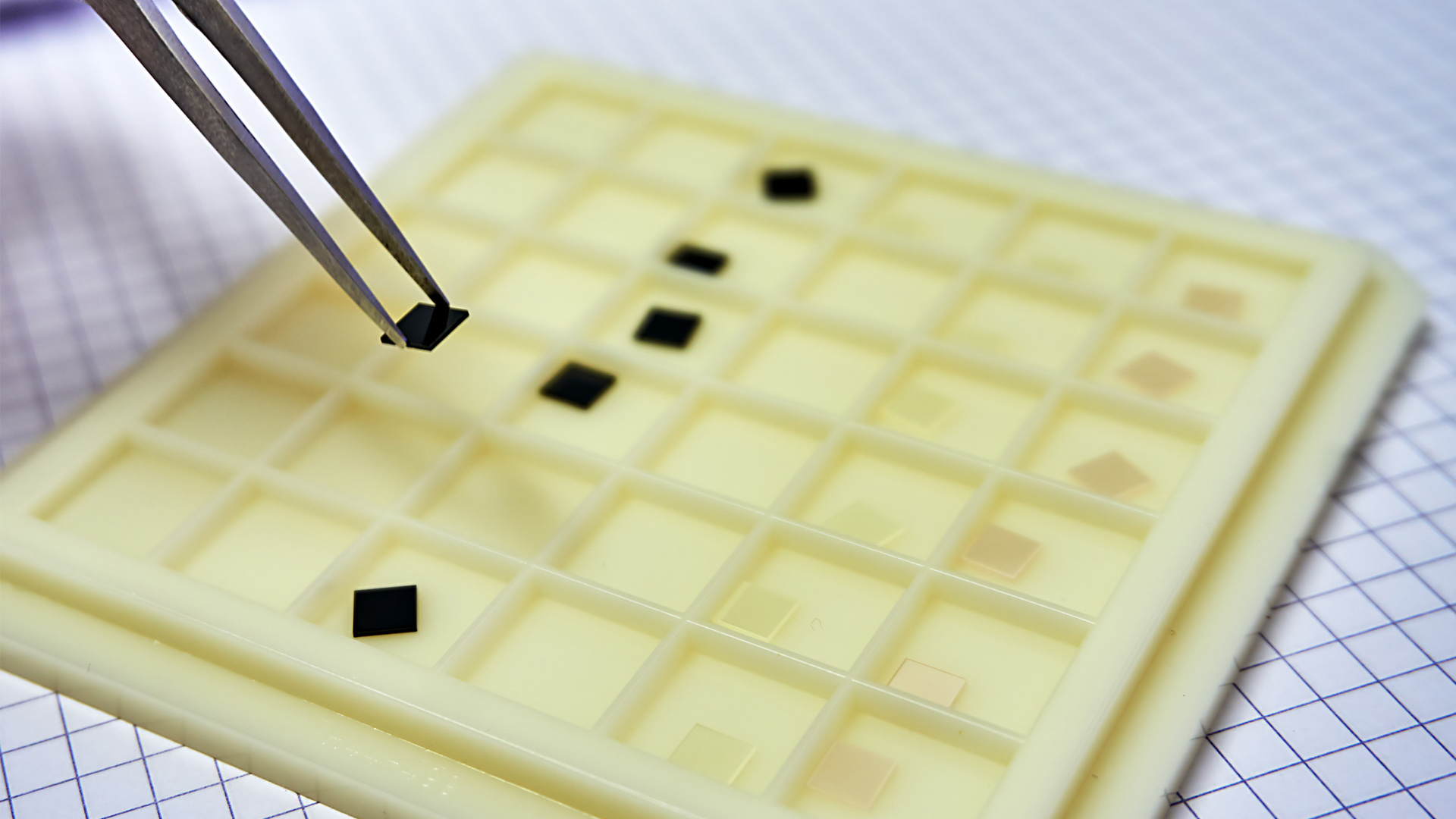 Simple molecular tweak shows how to control excitons in 2D perovskites