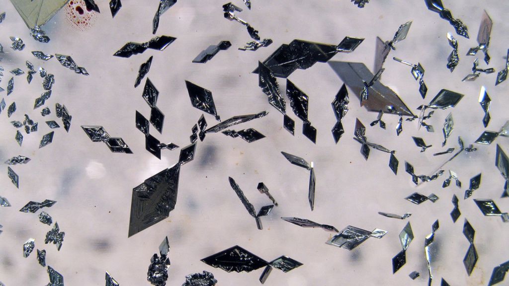 Next-generation solid ‘sandwich’ crystal designed to convert waste heat into electricity