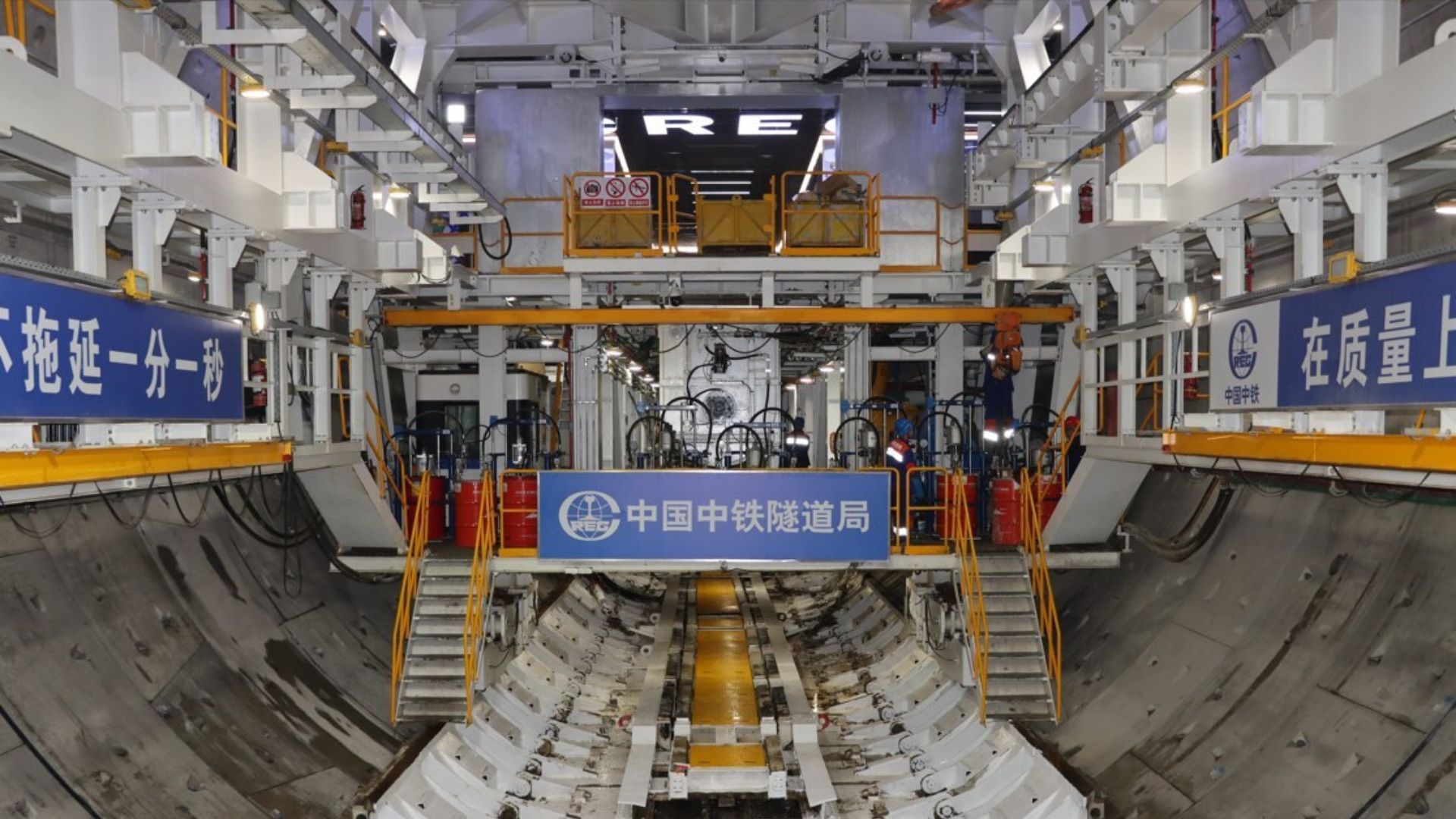 China Completes Record Continuous Yangtze River Tunnel Crossing