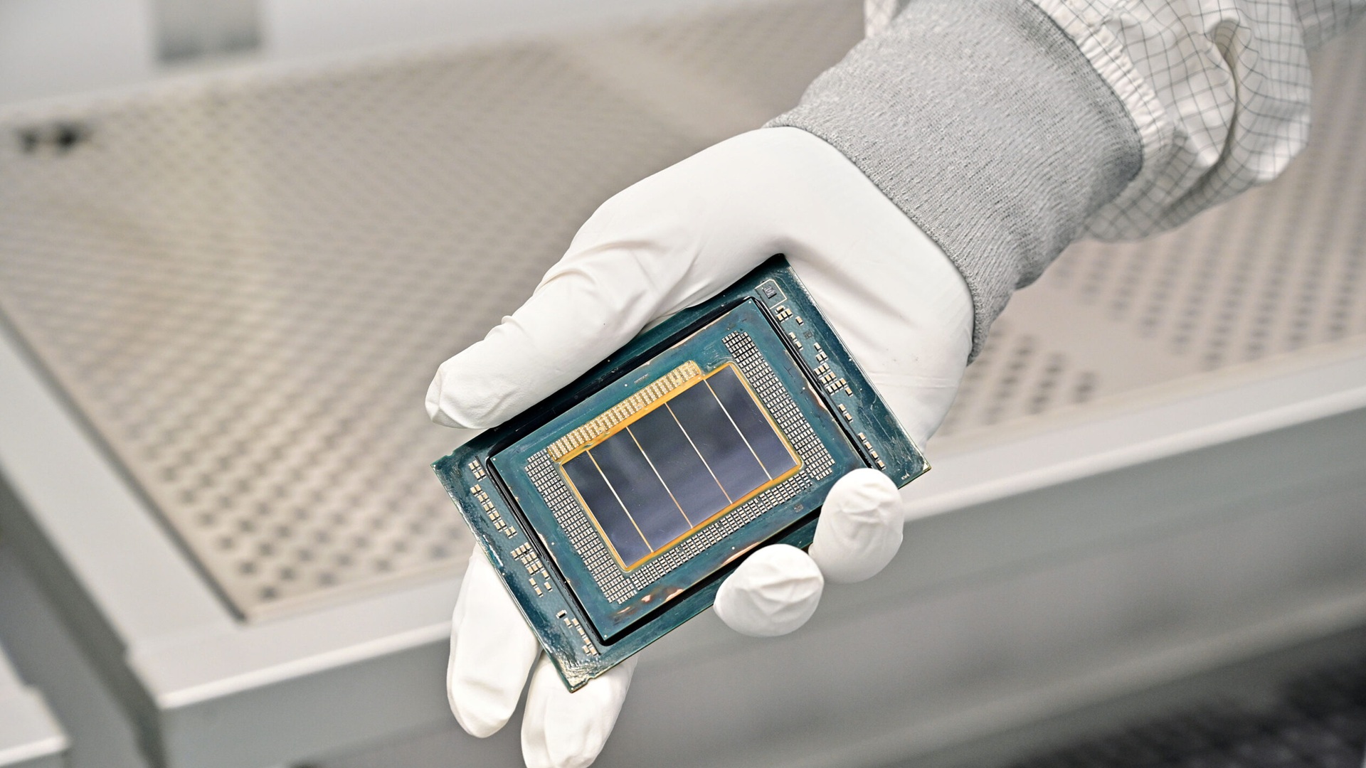Intel Deploys High NA EUV Lithography for Commercial Panther Lake Chips