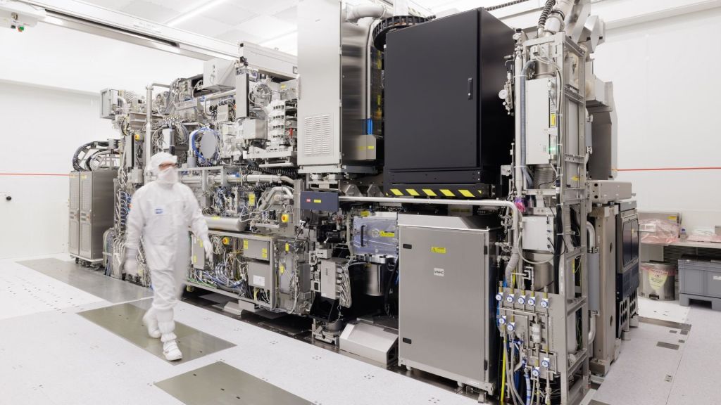 MIT researchers move closer to petabit-speed chips with breakthrough in photonic integration