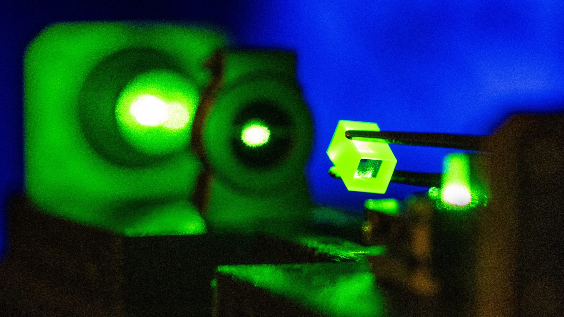 US scientists create tiny crystal sensor to measure intense fusion magnetic fields