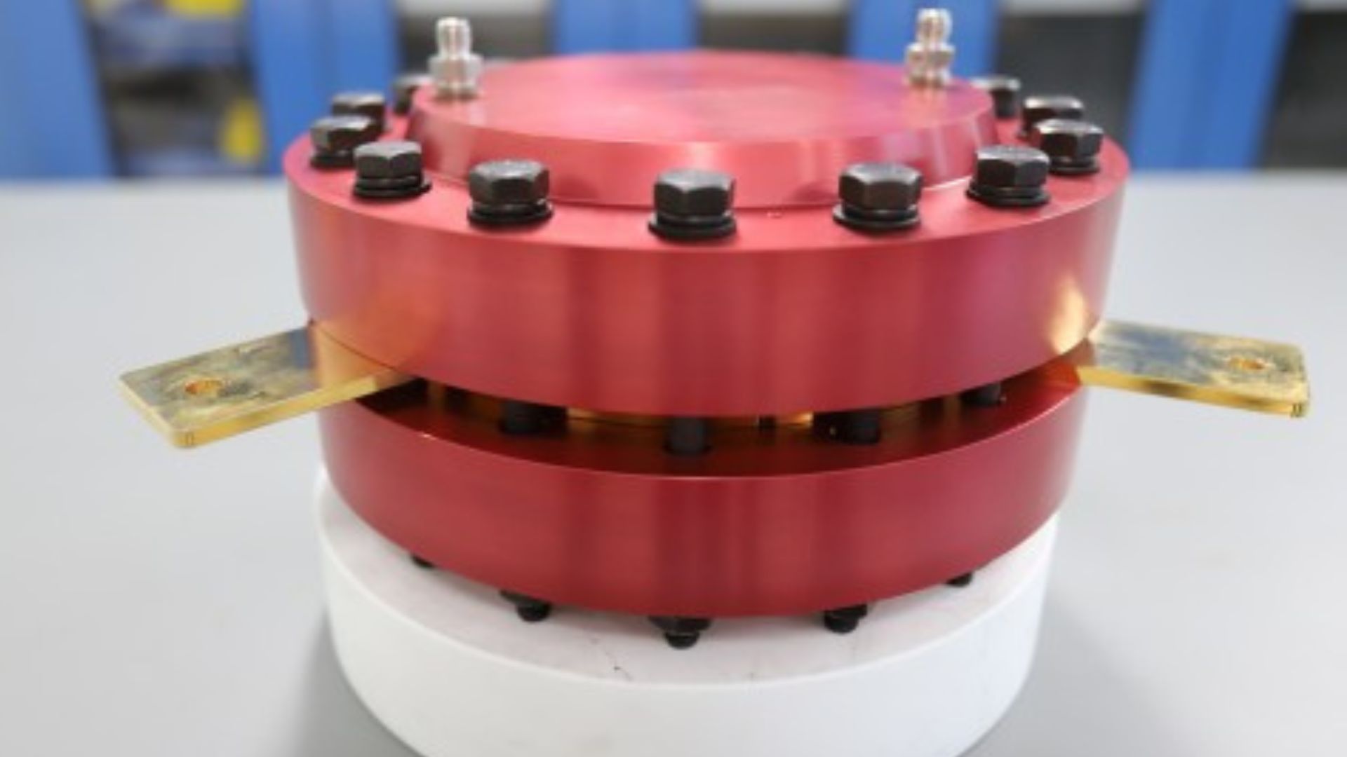 New chemical adsorption 10 kW prototype heat pump uses industrial waste heat to provide cooling