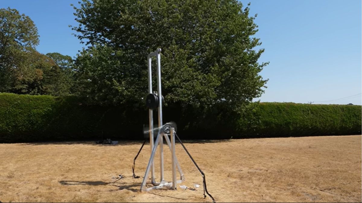 Engineer harnesses gravity to launch a 4-gram projectile at supersonic speeds