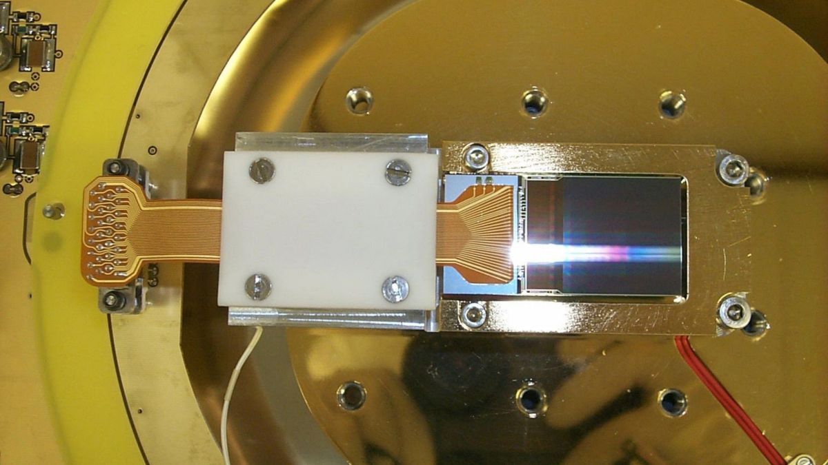 Semiconductor X-ray metrology exposes buried microscopic flaws in multilayer chips