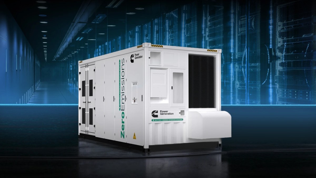 5-MWh battery rapidly charges and discharges to stabilize data center power loads