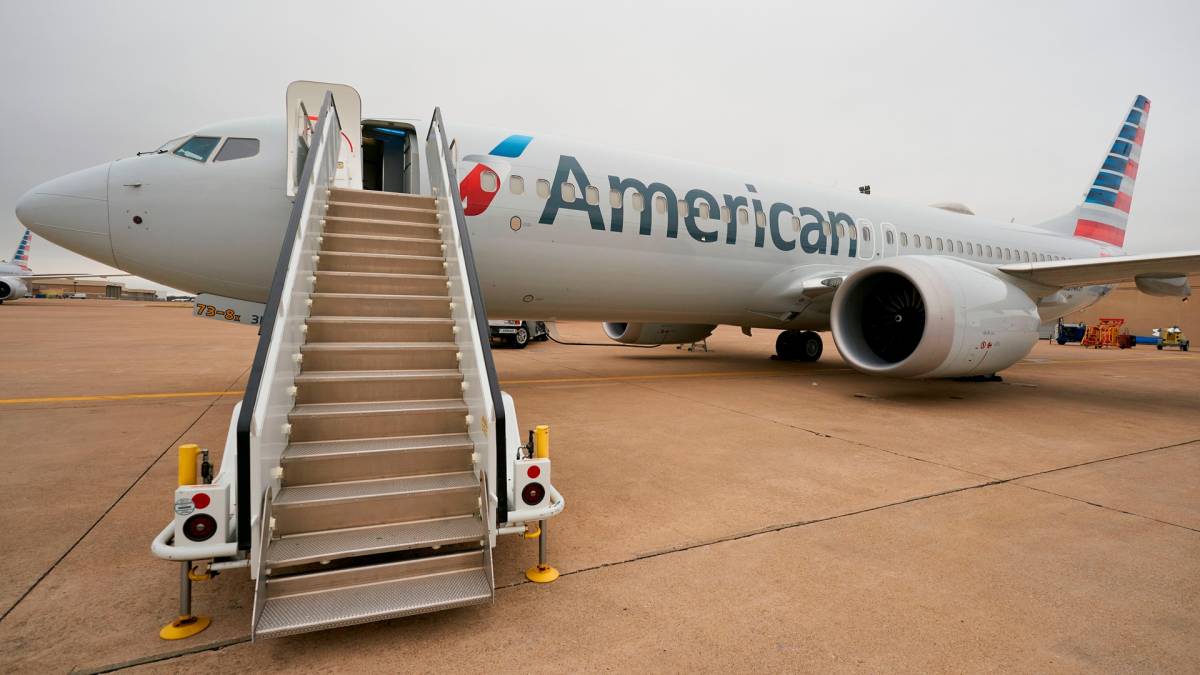 Boeing, American Airlines Complete First 737 MAX Landing Gear Swap