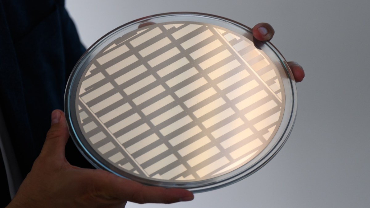 New metasurface boosts light conversion in tiny semiconductor device by 1,000x