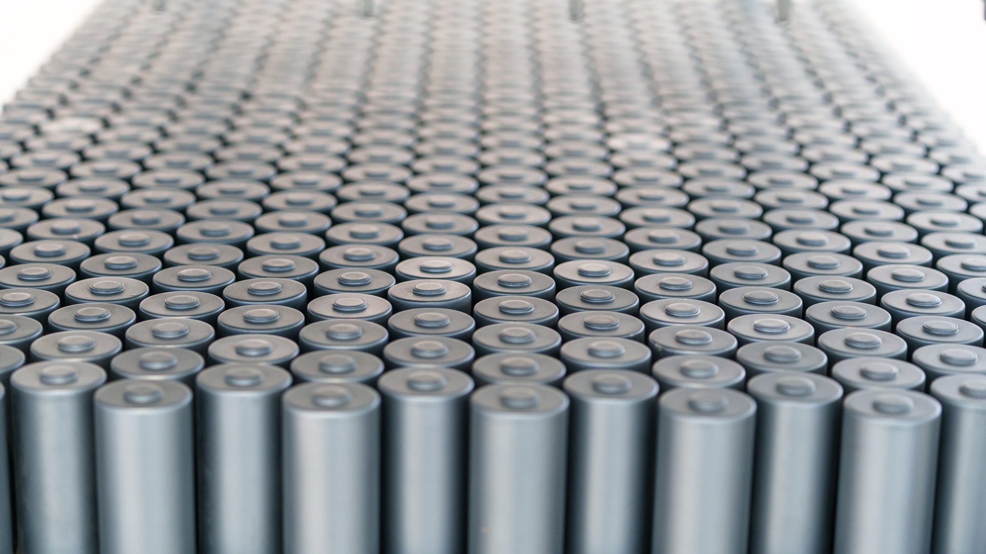 Lithium manganese-rich battery cuts gas buildup, lasts 883 cycles