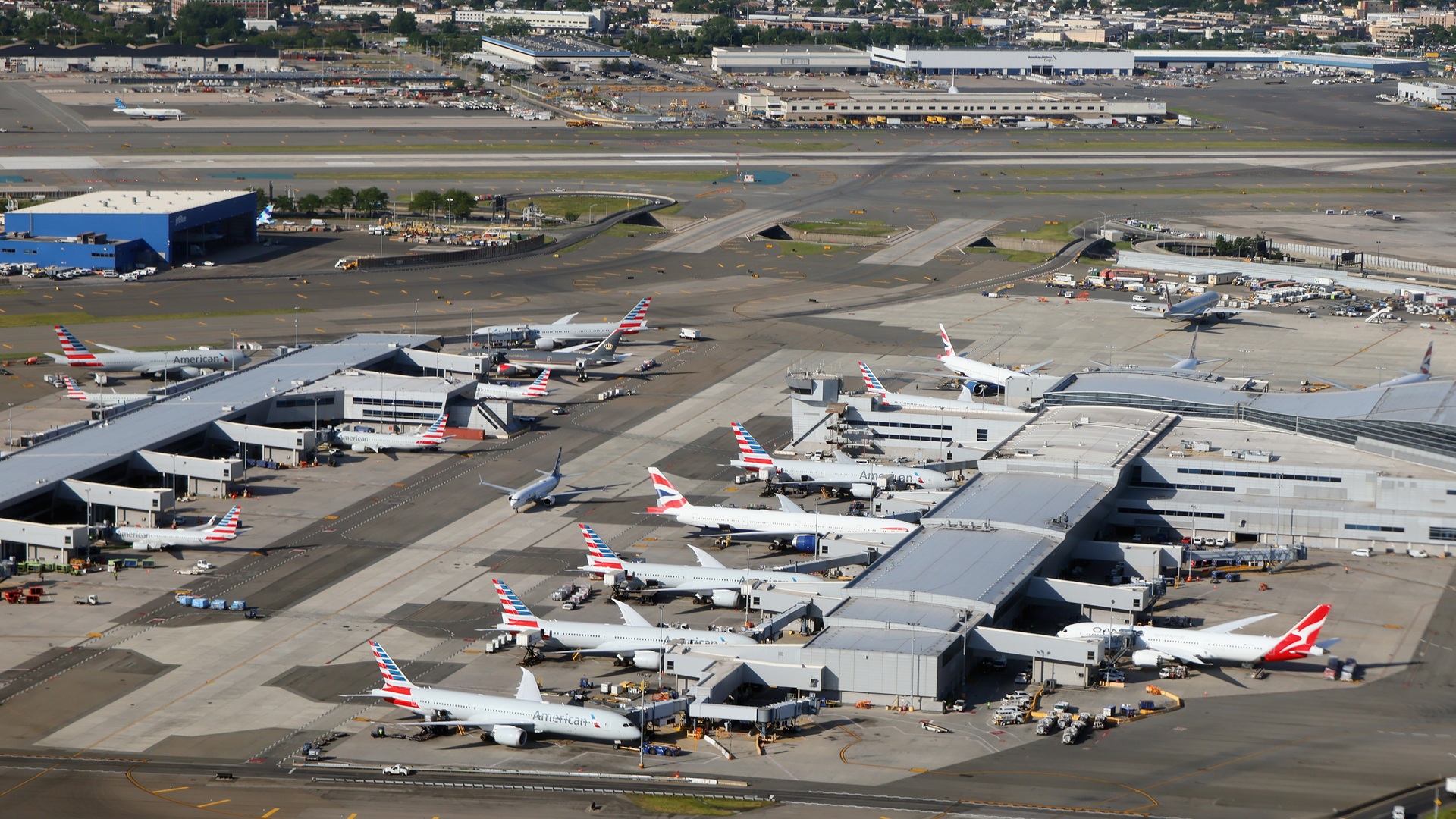 Air traffic system outage grounds flights at JFK, LaGuardia and other US airports