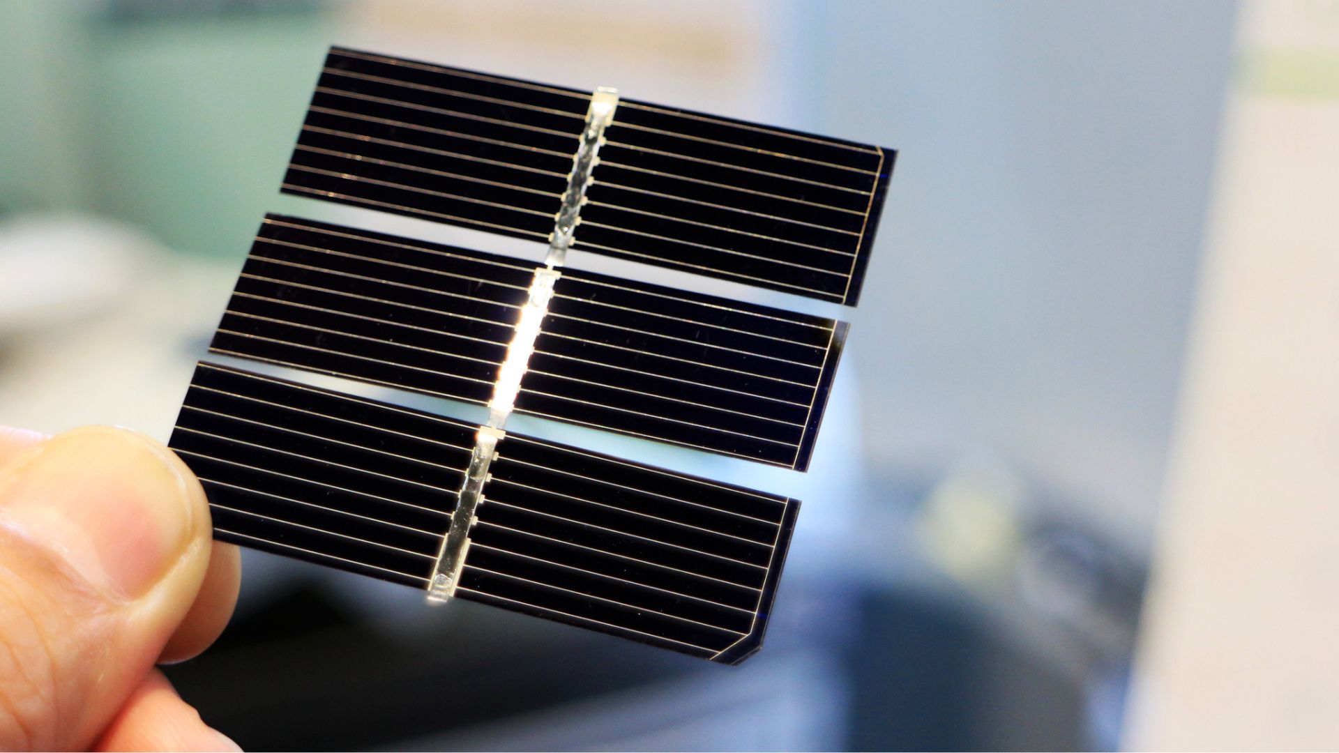 New space solar cells deliver 31. 5% efficiency with 40% less mass
