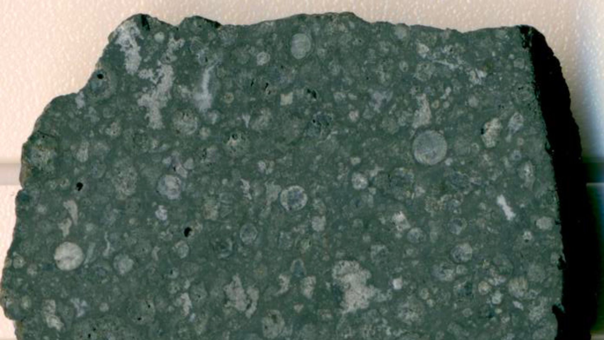 Scientists discover oxygen isotope signatures in space organic matter