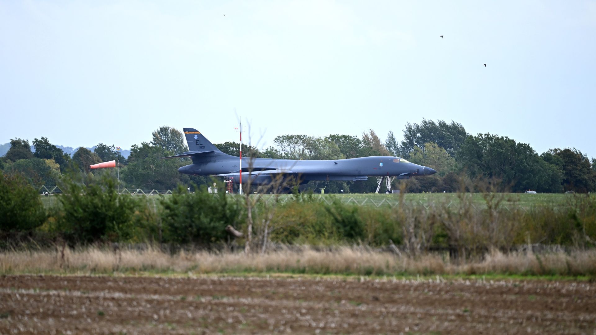 UK base with US bombers targeted in suspected bomb plot, police says