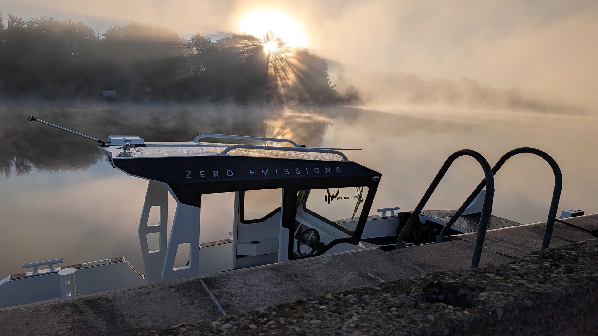 Floating battery brings 40-kW mobile charging to electric boats