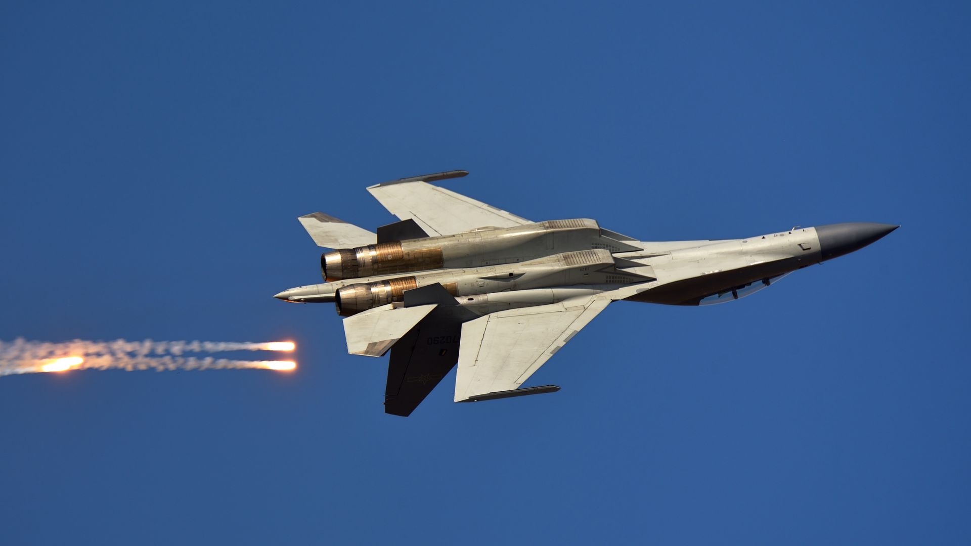 Китай показал 380-кг лазерную систему для истребителя J-36