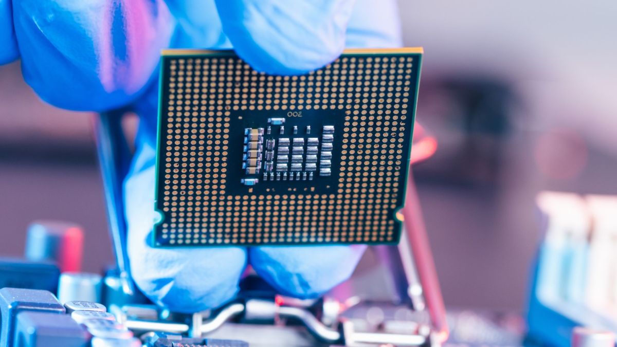 New doping method puts up to 100× more mobile charges into organic semiconductors