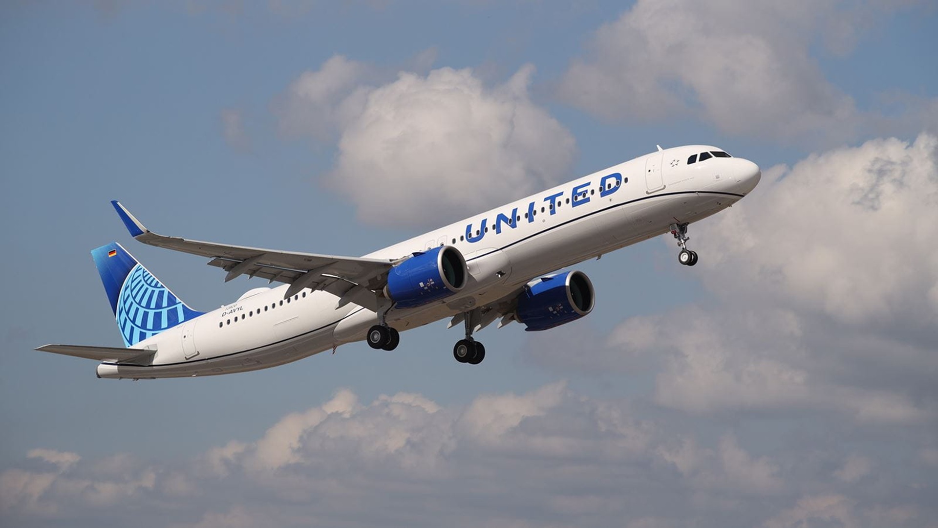 Geared turbofan jet engine to boost 5,400-mile range jet's thrust