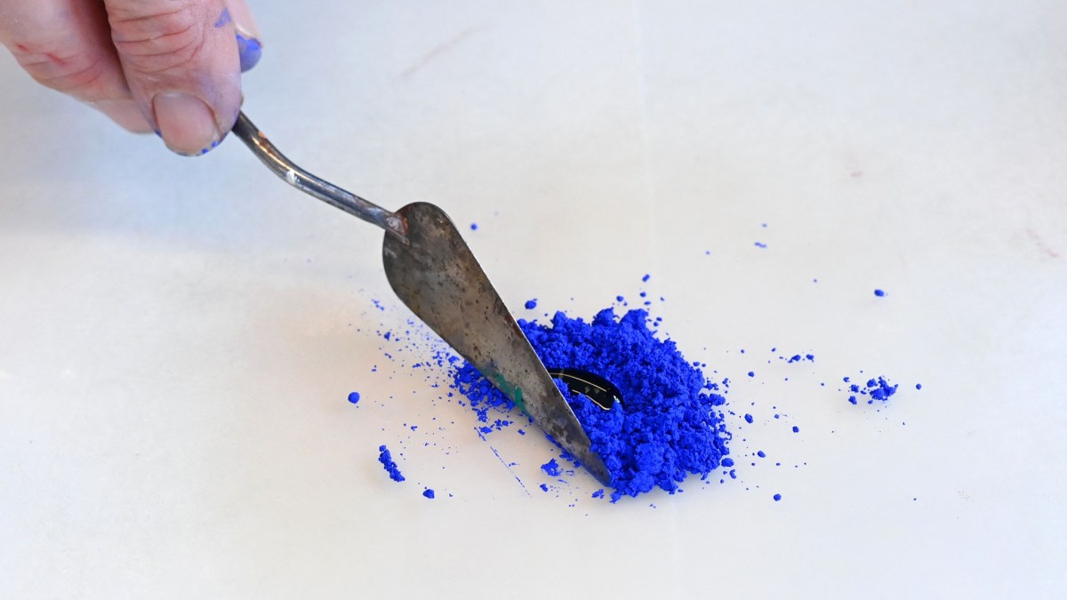 Blue pigment pushes platinum-free fuel cell to record 902 mW/cm2 power density
