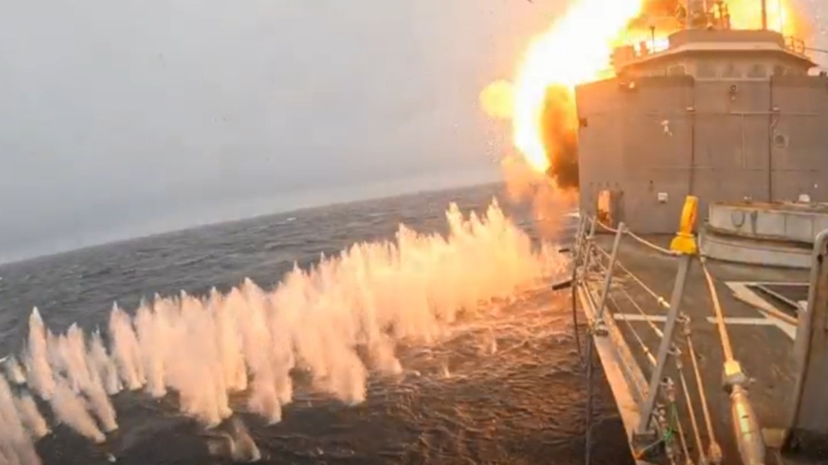 4 weapons, 2 allies: US and UK turn retired warship into Atlantic target