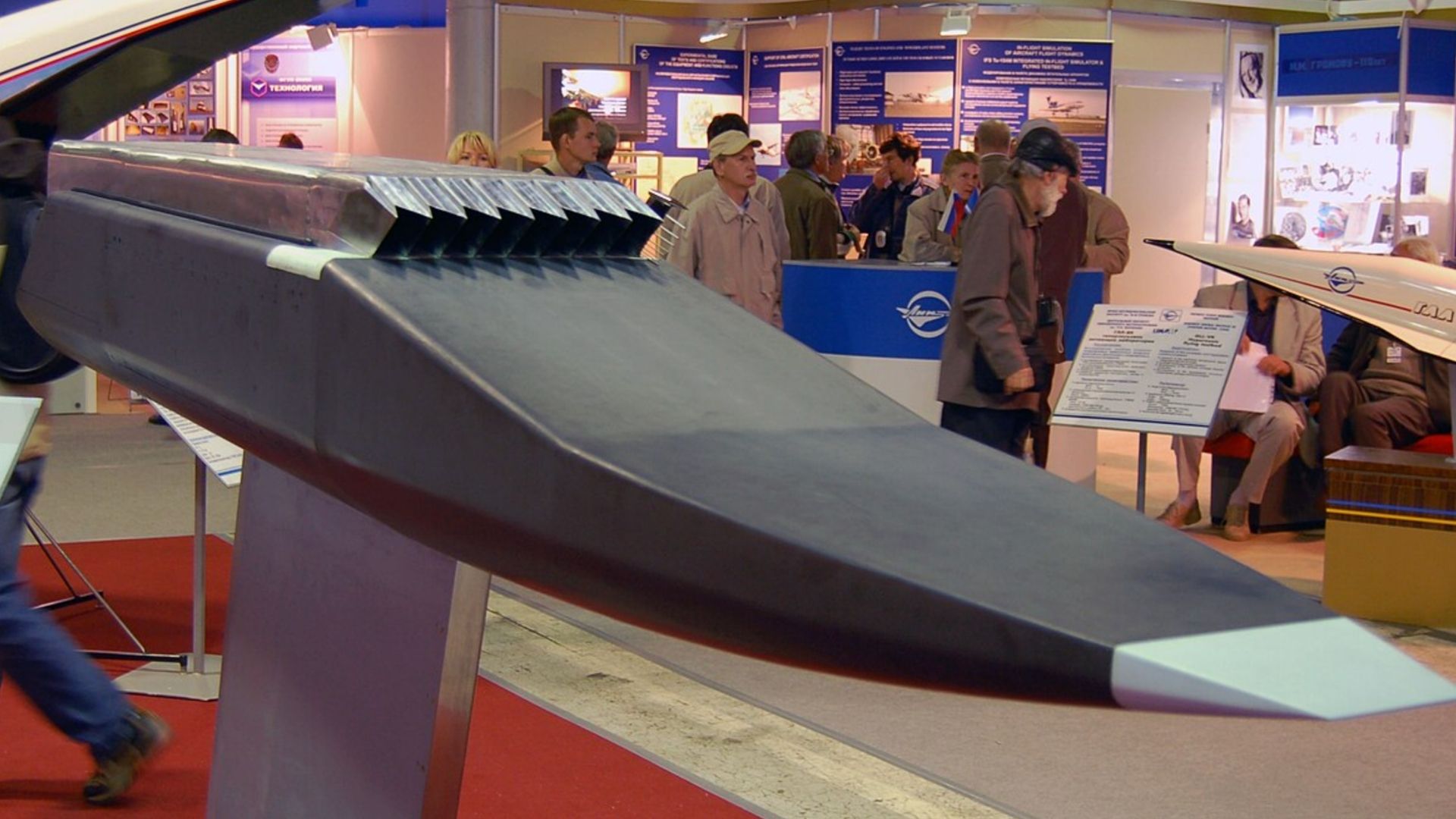 How hypersonic cruise missiles use air to reach extreme speeds