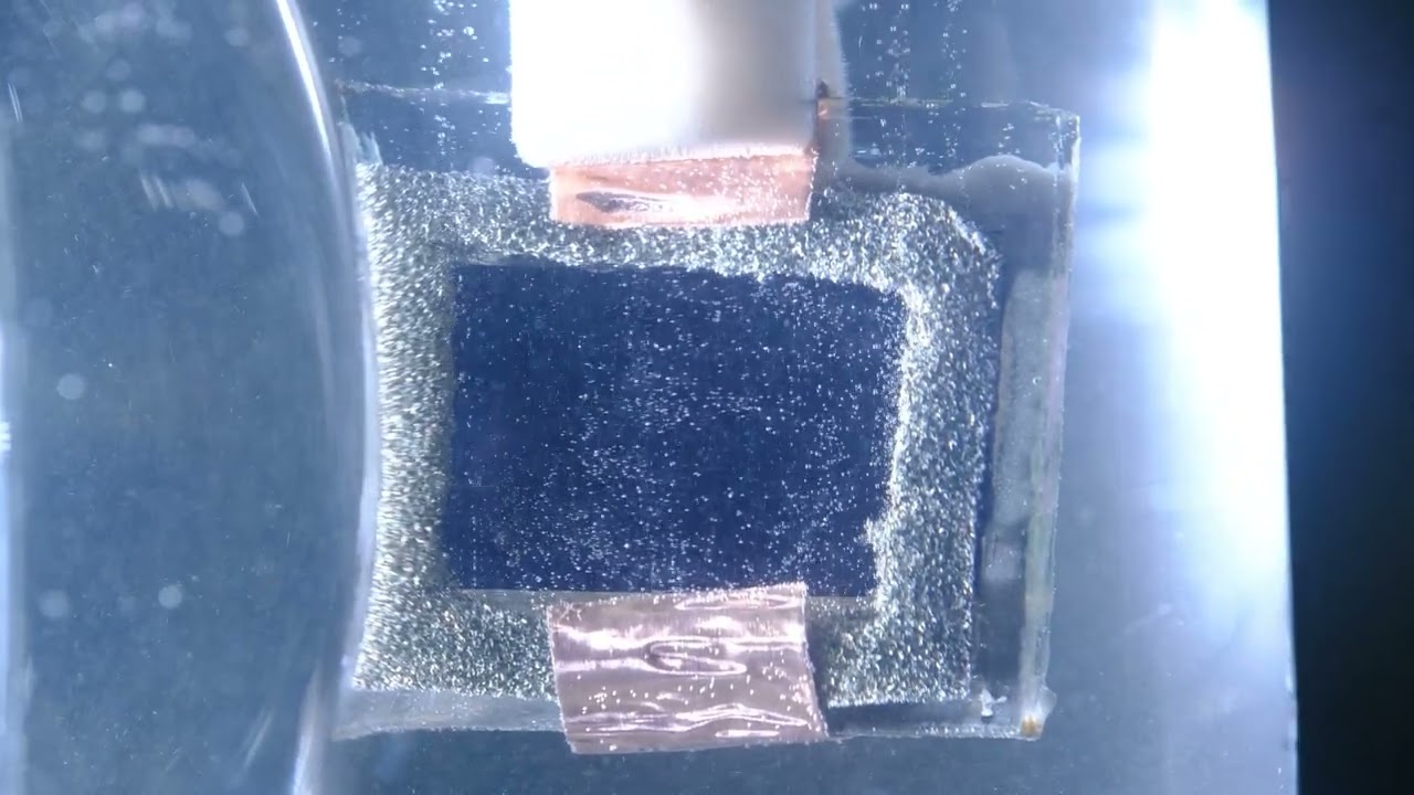 Photograph accompanying NTU sidesteps seawater's chloride problem by feeding hydrazine to the anode