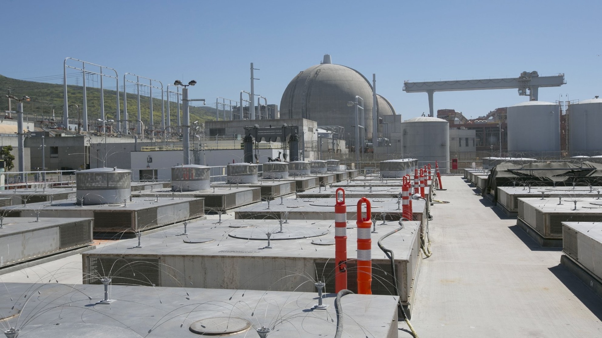 Fiber-optic sensors detect high-frequency vibrations in nuclear canister test