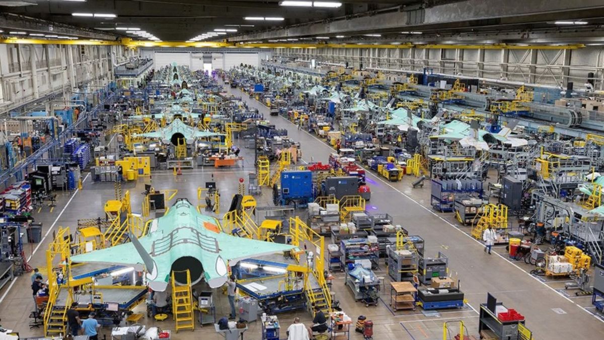 Pentagon backs F-35 infrastructure with major maintenance and software contracts