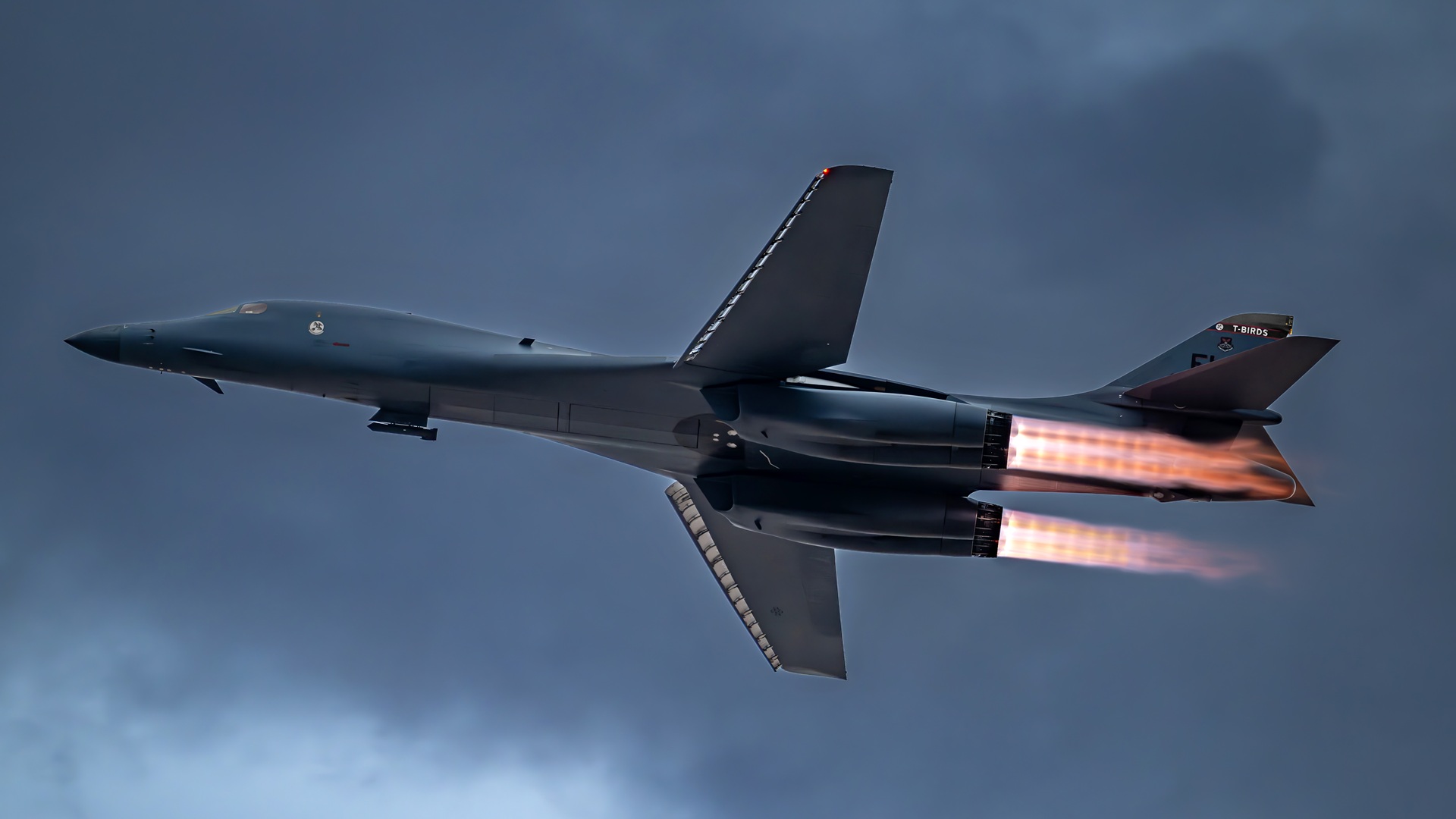 B-1 bombers leave UK airbase amid fears of possible attack by Iran