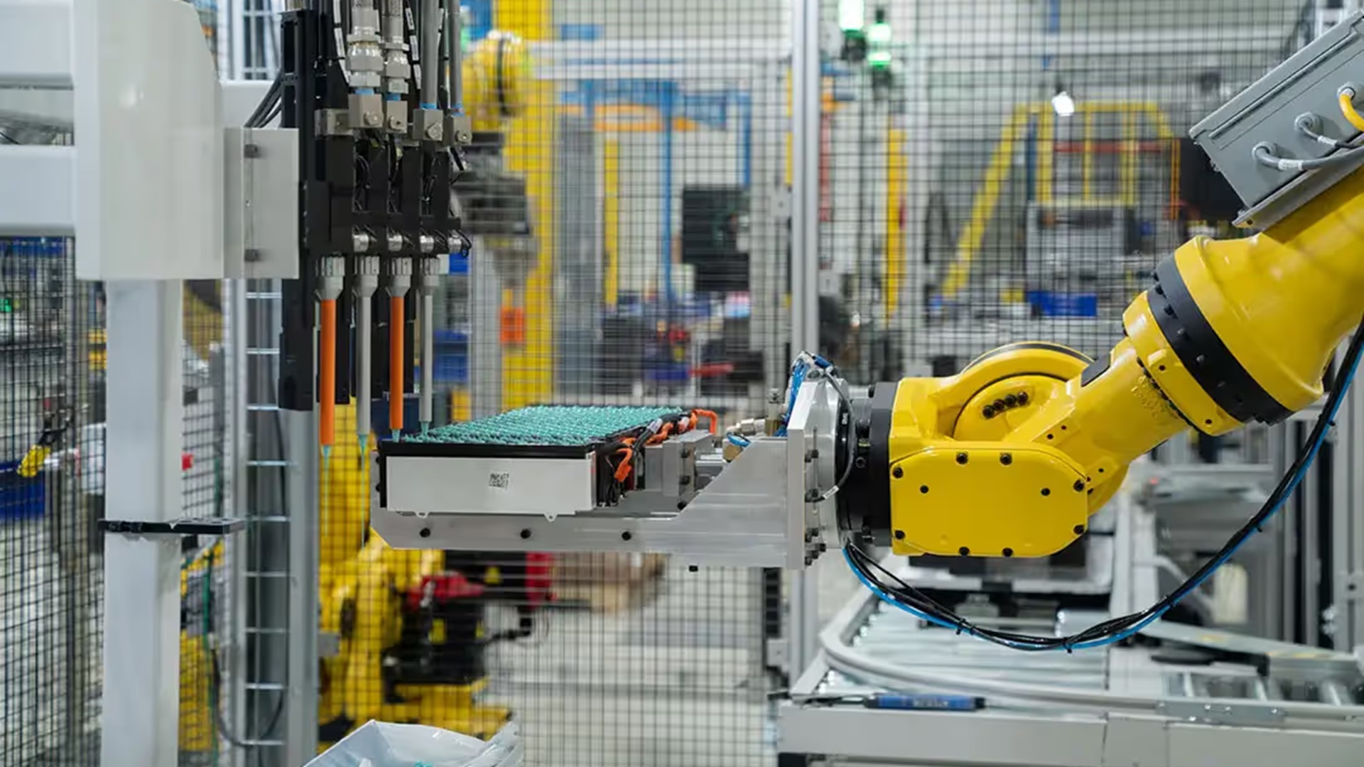 Rugged US-made electric truck battery packs 113 kWh of energy capacity